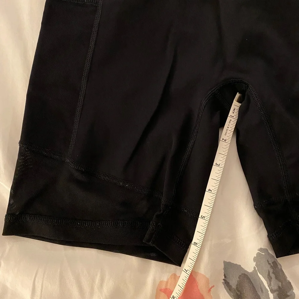 MOVING SALE Aerie Mesh Pocket Bike Shorts Black Medium - Picture 9 of 10